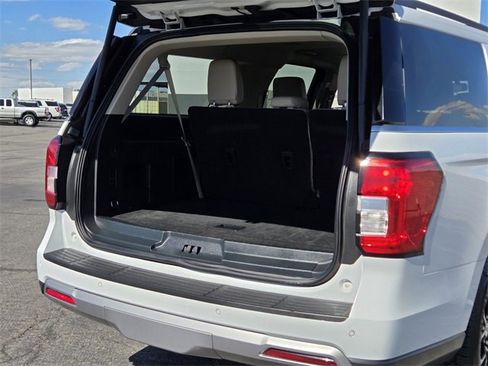 Used 2024 Ford Expedition Max XLT image 18