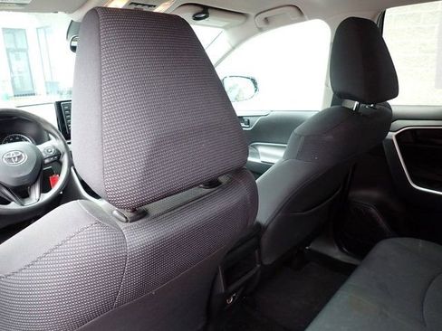 Used 2020 Toyota RAV4 LE w/ Carpet Mat Package AWD/4WD image 16