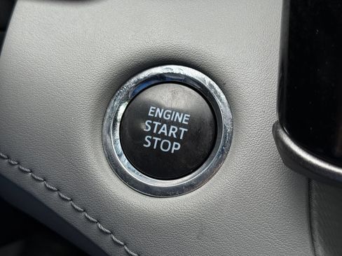 Used 2022 Toyota Highlander LE AWD/4WD image 29