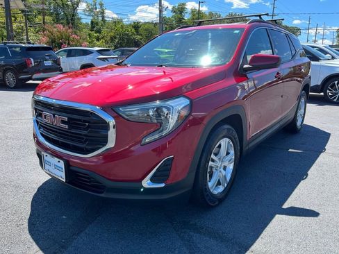 Used 2020 GMC Terrain SLE w/ Driver Convenience Package image 3
