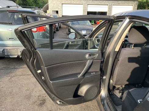 Used 2010 MAZDA MAZDA3 i Touring FWD image 18