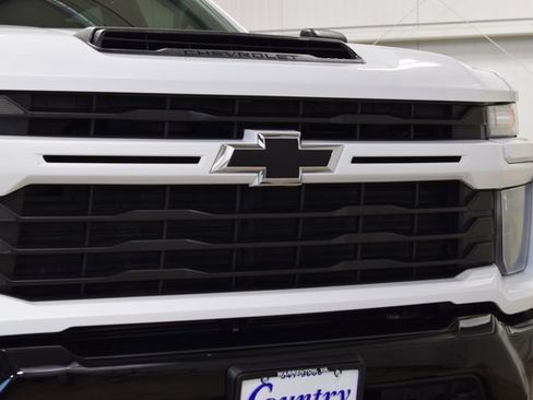Used 2024 Chevrolet Silverado 2500 Custom w/ Custom Value Package image 11