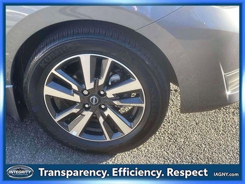 Certified 2025 Nissan Versa SV w/ Trunk Package image 9