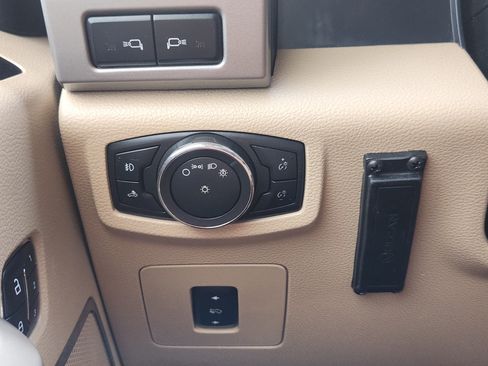 Used 2015 Ford F150 Lariat w/ Equipment Group 501A Mid RWD image 21