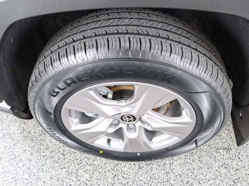 Used 2024 Toyota RAV4 XLE w/ Convenience Package FWD image 12