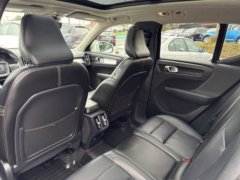 Used 2019 Volvo XC40 T5 Momentum image 26
