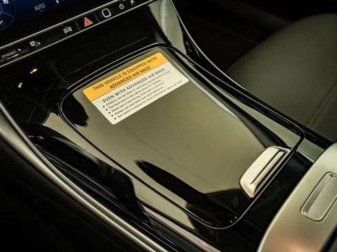 Certified 2025 Mercedes-Benz C 300 4MATIC Sedan image 36