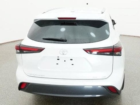 New 2026 Toyota Highlander AWD image 6