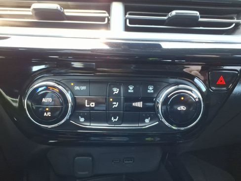 Used 2024 Chevrolet Trax RS w/ Sunroof Package FWD image 22