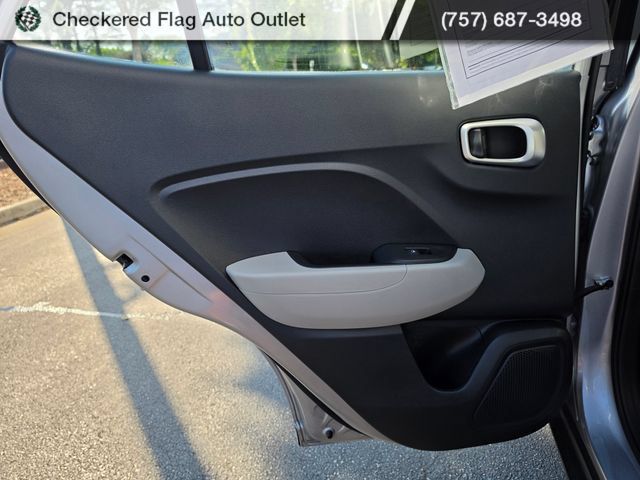 Used 2025 Hyundai Venue SEL FWD image 29