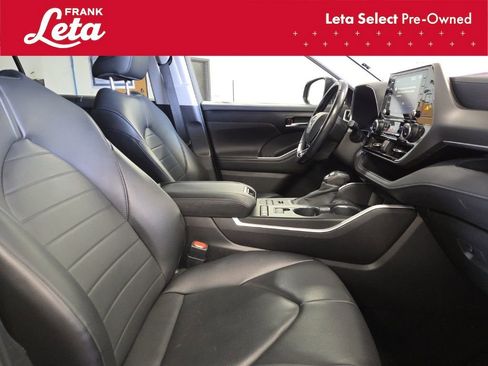 Used 2020 Toyota Highlander XLE image 20