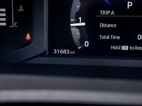 Used 2024 Toyota Tacoma SR5 AWD/4WD image 11