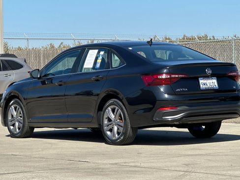 Used 2024 Volkswagen Jetta SE FWD image 5