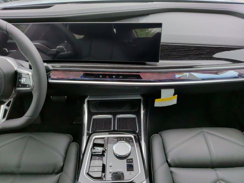New 2026 BMW 740i w/ Premium Package RWD image 33