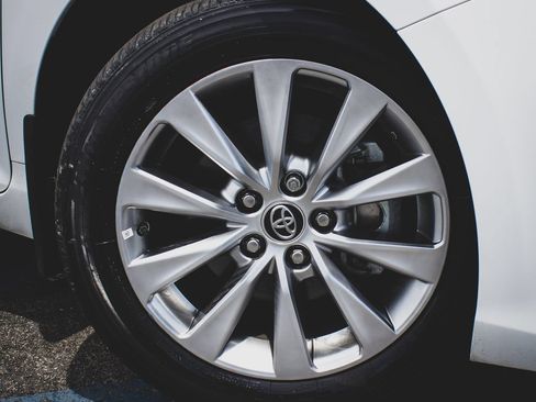 Used 2015 Toyota Camry XLE FWD image 34