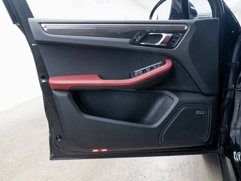 Used 2023 Porsche Macan S image 17