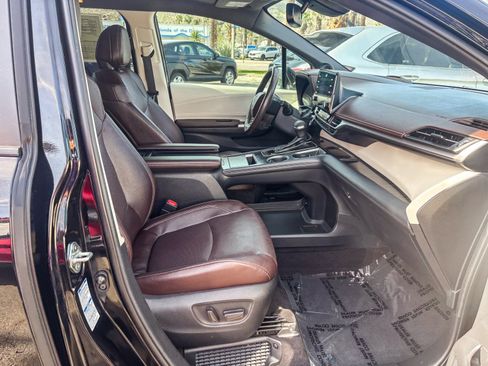 Used 2022 Toyota Sienna Platinum image 19