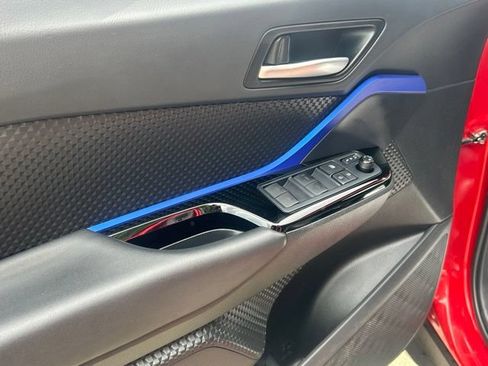 Used 2021 Toyota C-HR XLE FWD image 19
