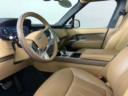 Used 2025 Land Rover Range Rover SE AWD/4WD image 16