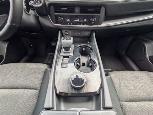 Used 2025 Nissan Rogue SV AWD/4WD image 24