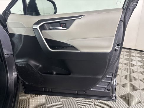 Used 2022 Toyota RAV4 XLE FWD image 24