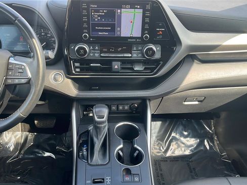 Used 2021 Toyota Highlander XLE image 15