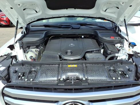 Used 2026 Mercedes-Benz GLS 450 4MATIC image 8