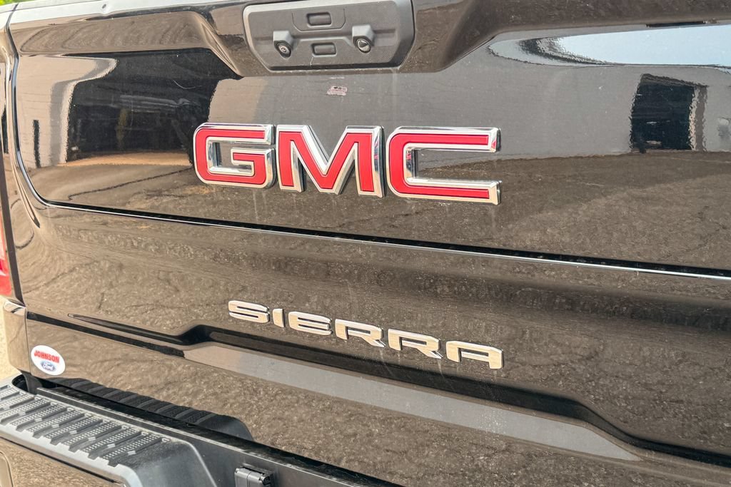 Used 2023 GMC Sierra 1500 AT4 w/ AT4 Premium Package AWD/4WD image 17