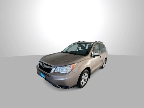 Used 2015 Subaru Forester 2.5i Premium AWD/4WD image 4