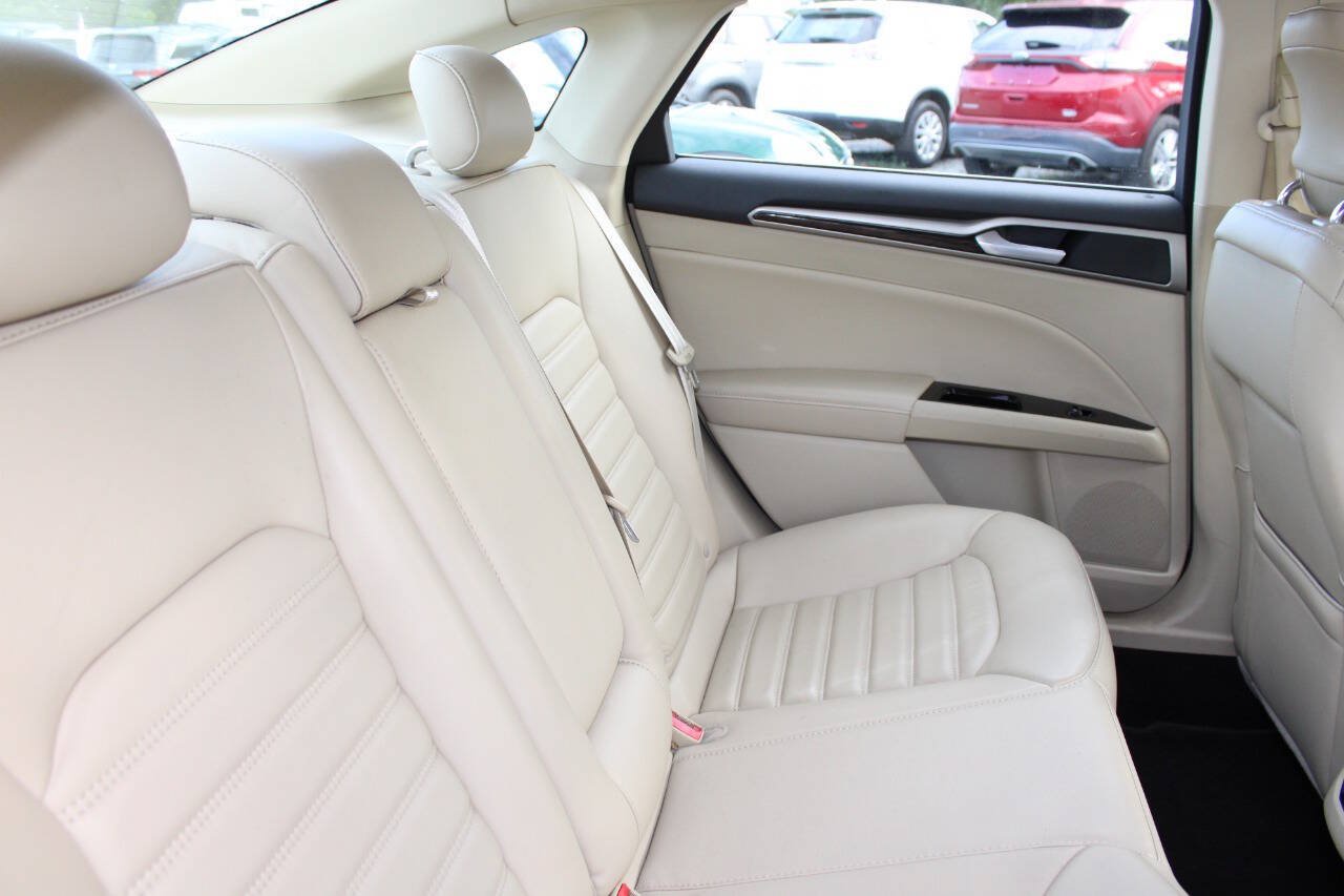Used 2014 Ford Fusion SE w/ Equipment Group 502A FWD image 19