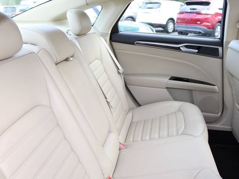 Used 2014 Ford Fusion SE w/ Equipment Group 502A FWD image 19