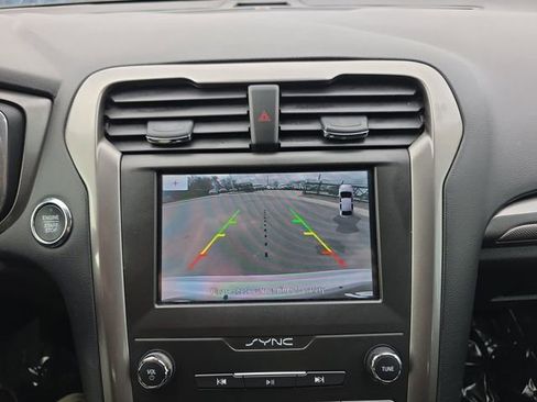 Used 2020 Ford Fusion SE image 7