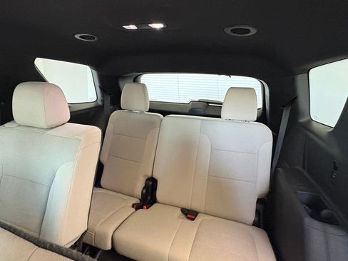 Used 2023 Chevrolet Traverse LS FWD image 31