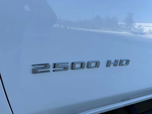 Used 2022 Chevrolet Silverado 2500 LT w/ Convenience Package image 10