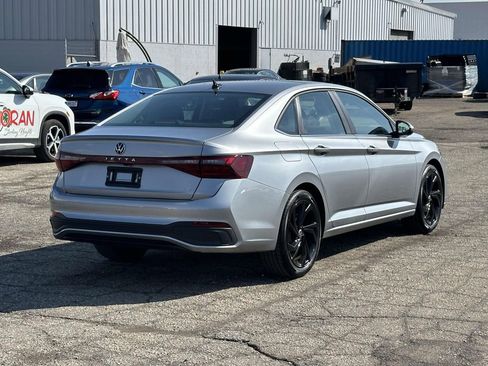 Certified 2025 Volkswagen Jetta SE w/ Sunroof Package image 4