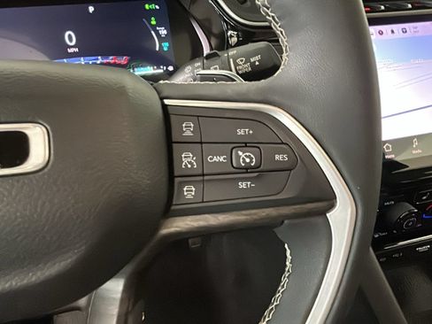 Used 2023 Jeep Grand Cherokee 4WD 4xe w/ Luxury Tech Group II image 21