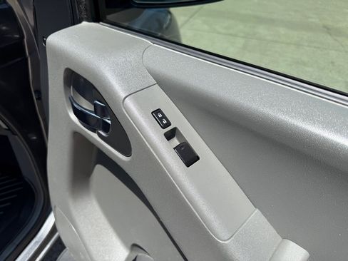 Used 2021 Nissan Frontier SV w/ Midnight Edition Floor Mats image 24