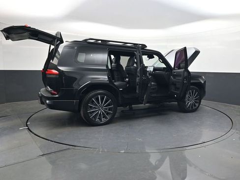 Used 2024 Lexus GX 550 w/ Accessory Package (31) image 35