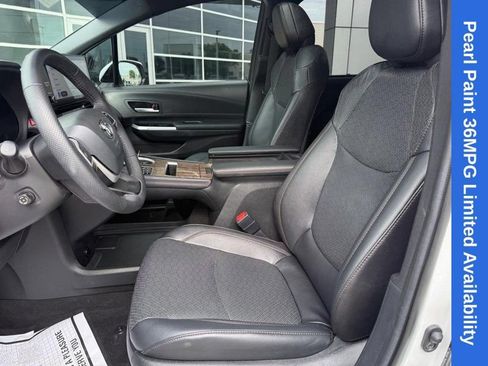 Used 2025 Toyota Sienna Limited FWD image 17