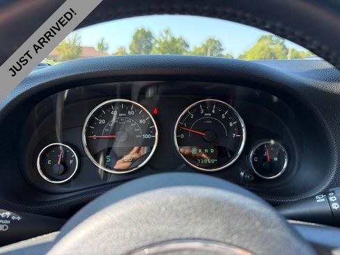 Used 2015 Jeep Wrangler Unlimited Sahara AWD/4WD image 9
