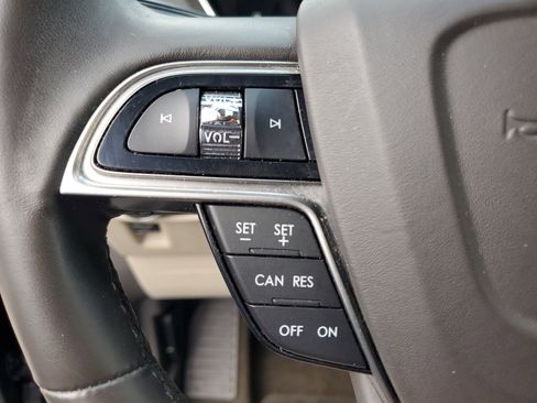 Used 2019 Lincoln Nautilus Select image 23