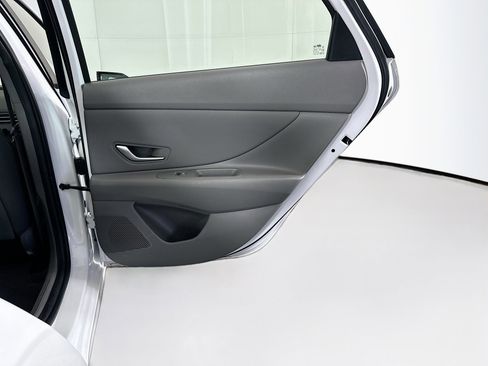 Used 2025 Hyundai Elantra SEL image 31