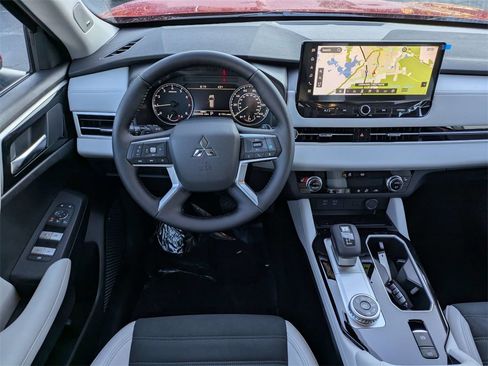 New 2026 Mitsubishi Outlander SE image 16