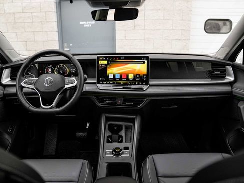 New 2026 Volkswagen Tiguan SE image 10