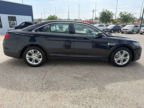 Used 2018 Ford Taurus SE FWD image 6