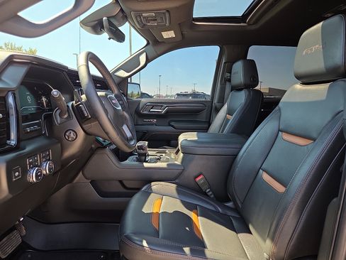 Used 2024 GMC Sierra 1500 AT4 w/ Technology Package AWD/4WD image 15
