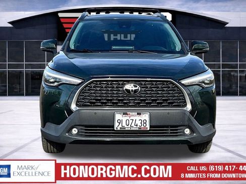 Used 2022 Toyota Corolla Cross XLE w/ Convenience Package image 2