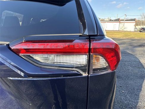 Used 2023 Toyota RAV4 SE image 7