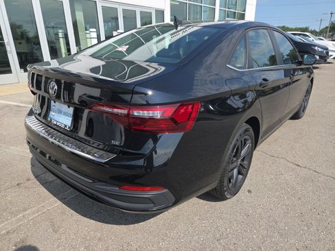 Certified 2022 Volkswagen Jetta SE FWD image 5
