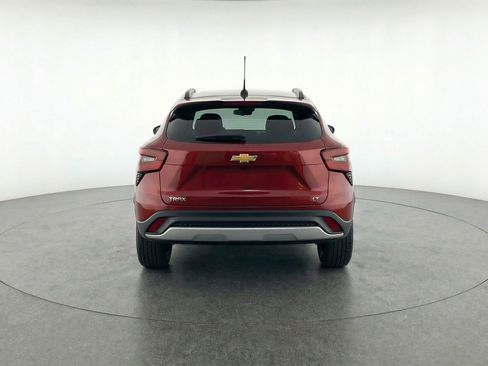 Used 2025 Chevrolet Trax LT w/ LT Convenience Package image 7